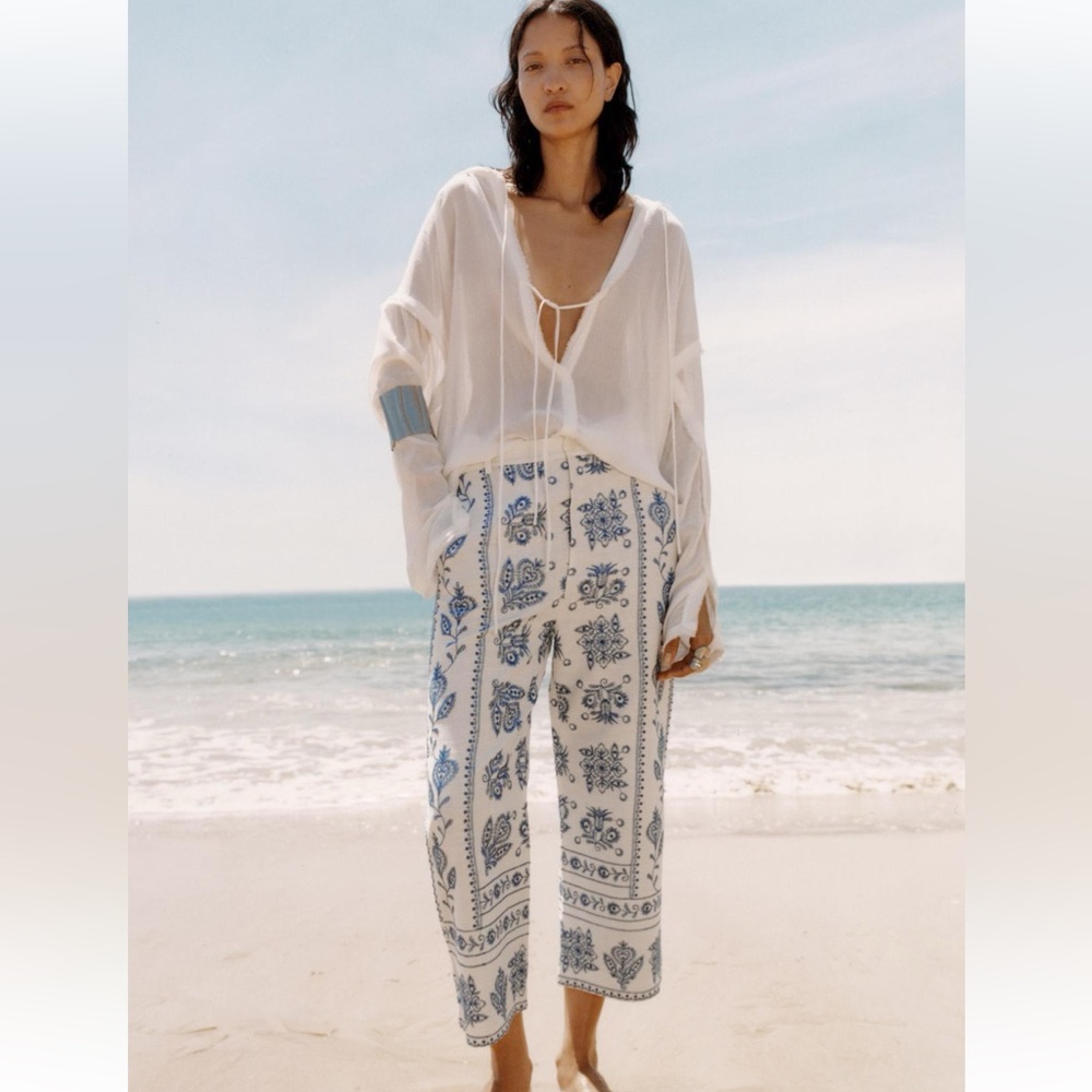 Zara embroidered white pants NWT SZ M LAST PAIR